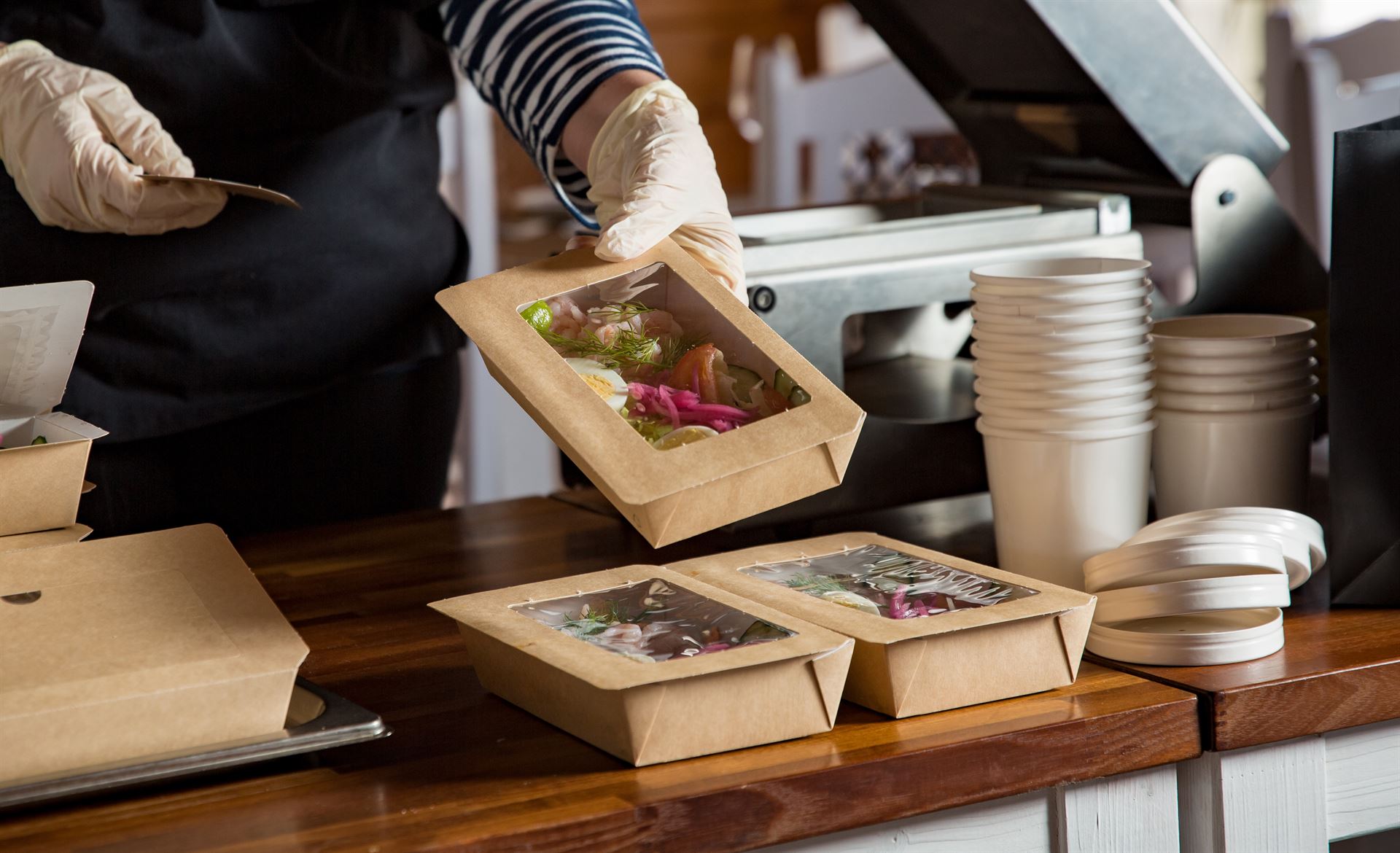 Service de portage de repas à Isle-sur-le-Doubs : des plateaux repas savoureux livrés à domicile ou au bureau